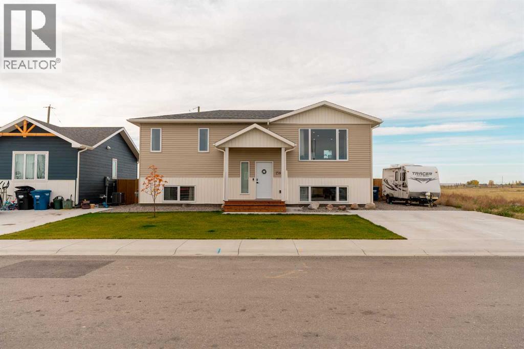 158 9 Street Property Photo 3
