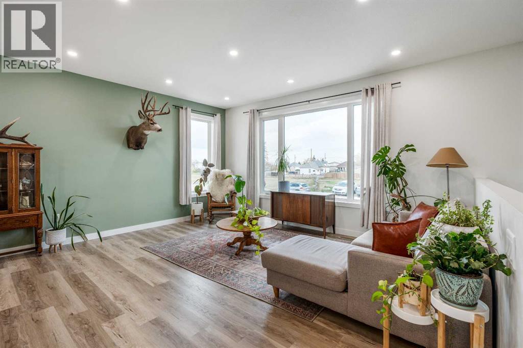 158 9 Street Property Photo 7