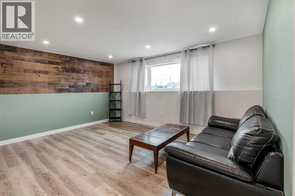 158 9 Street Property Photo 27