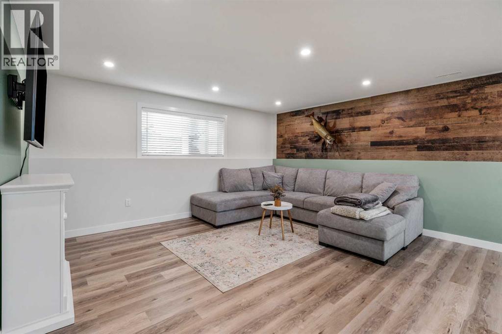 158 9 Street Property Photo 28