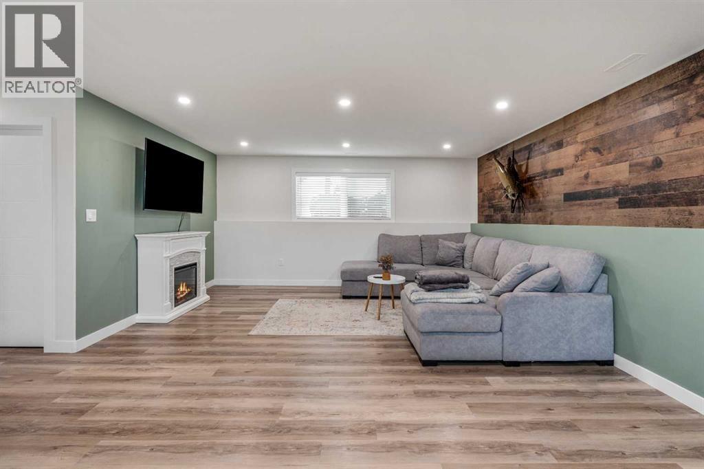158 9 Street Property Photo 29