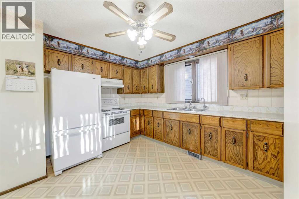 3401 47 Avenue Property Photo 9