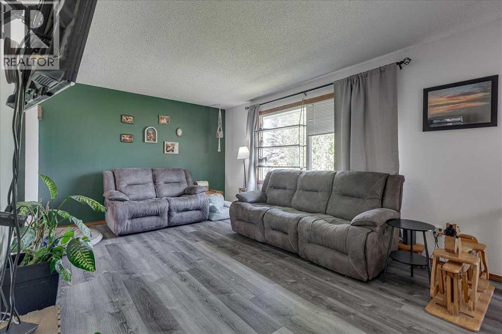 43 Oak Street Property Photo 7