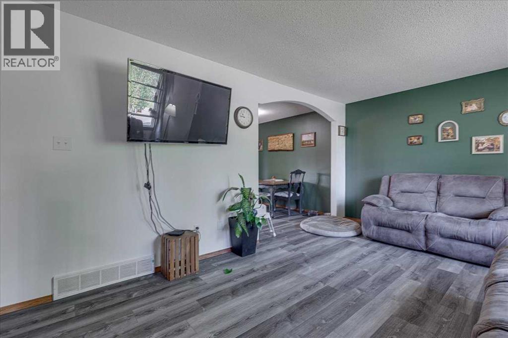 43 Oak Street Property Photo 8
