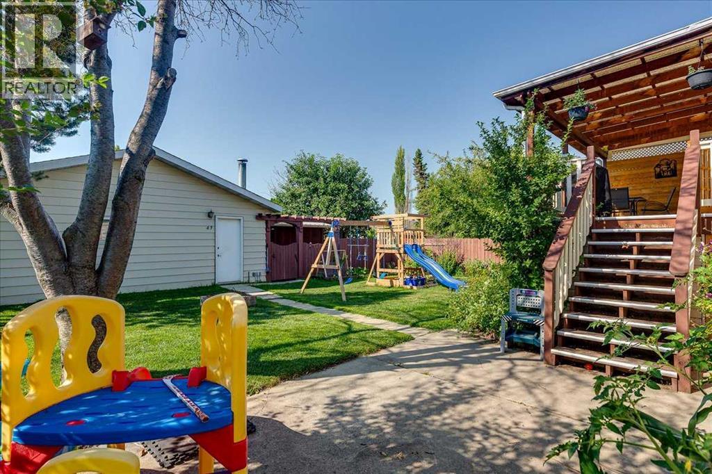 43 Oak Street Property Photo 35