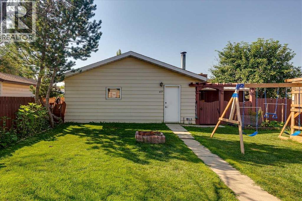 43 Oak Street Property Photo 36
