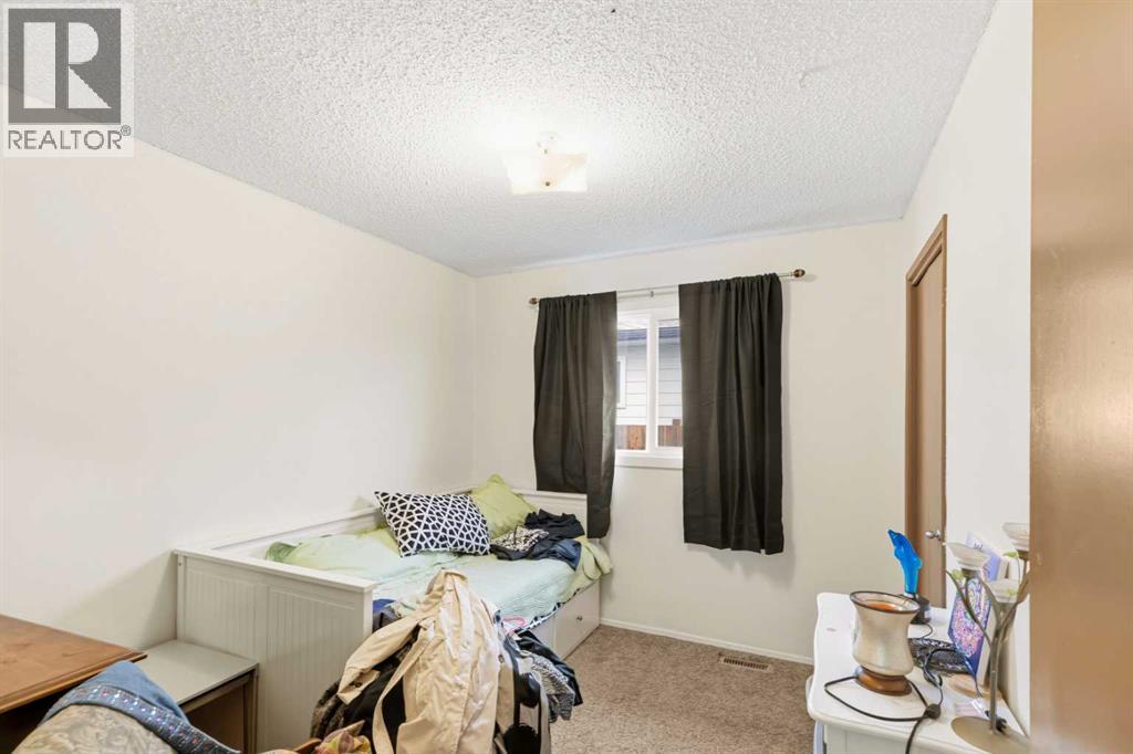 9910 93 Avenue Property Photo 6