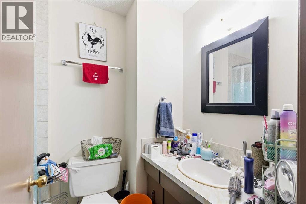 9910 93 Avenue Property Photo 8