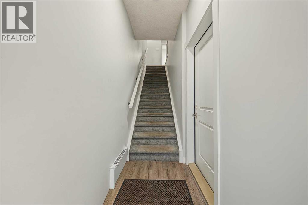95 Skyview Close Northeast Property Photo 6