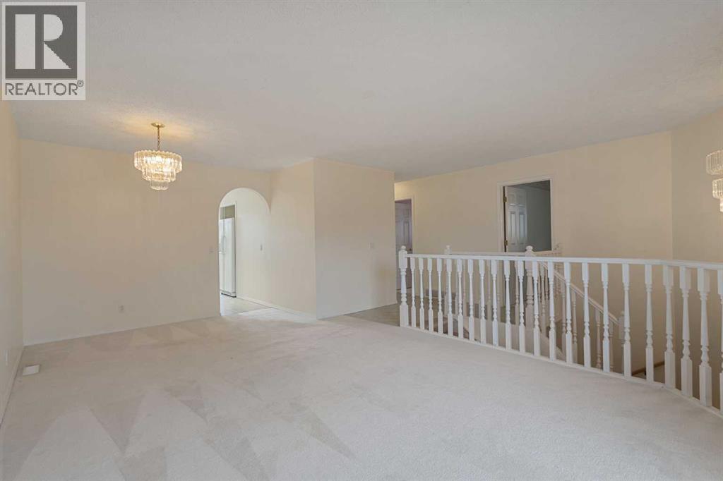 119 Hawkmount Close Nw Property Photo 17