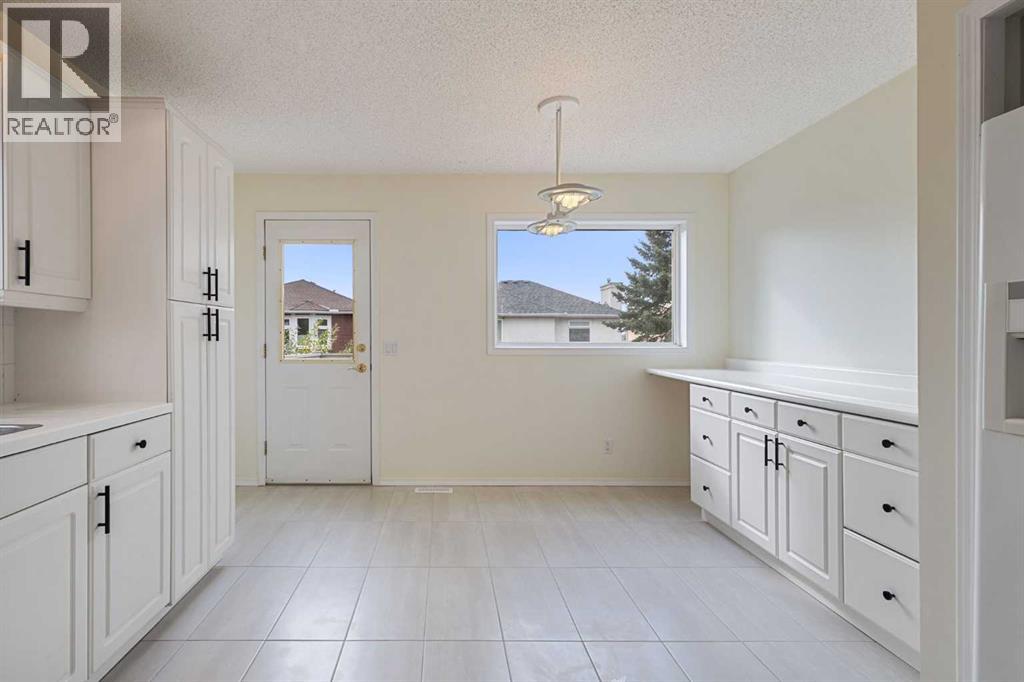 119 Hawkmount Close Nw Property Photo 22