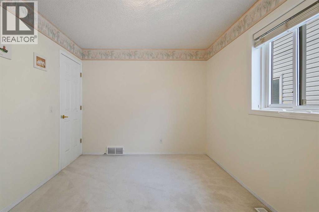 119 Hawkmount Close Nw Property Photo 29
