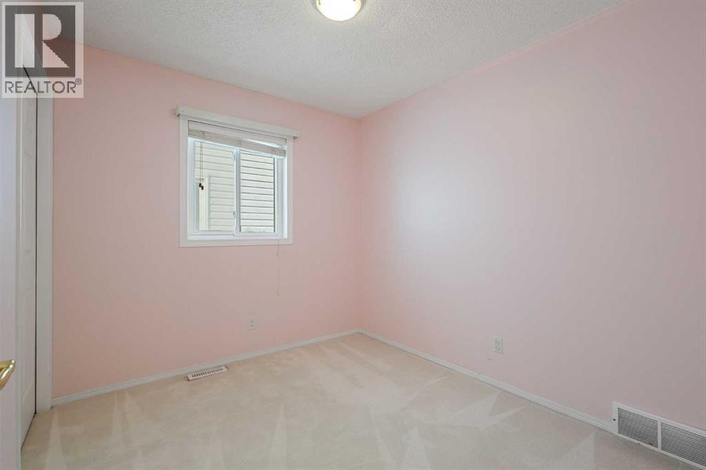 119 Hawkmount Close Nw Property Photo 30