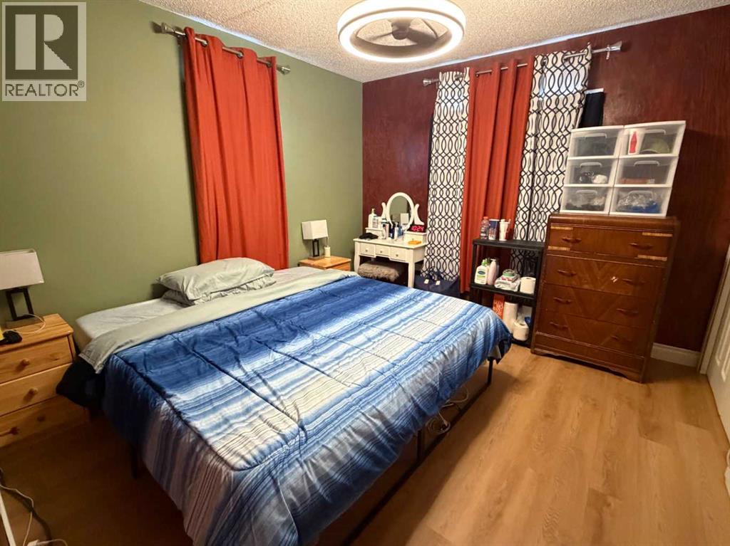 5114 52 Street Property Photo 18