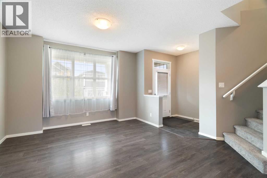372 Kingsmere Way Se Property Photo 4