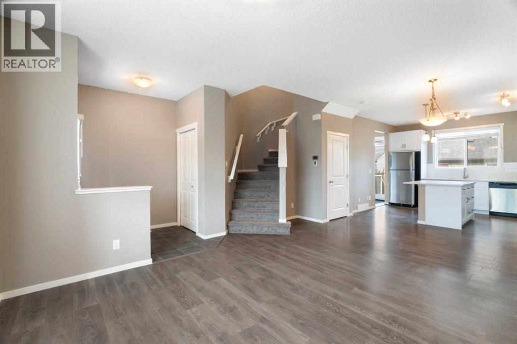 372 Kingsmere Way Se Property Photo 5