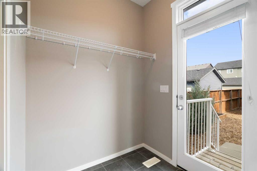 372 Kingsmere Way Se Property Photo 9