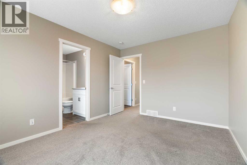 372 Kingsmere Way Se Property Photo 12
