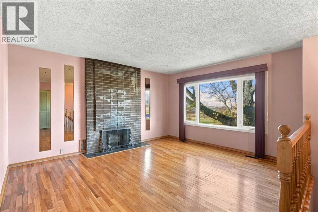 556 Lysander Drive Se Property Photo 3