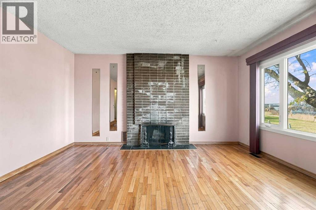 556 Lysander Drive Se Property Photo 4