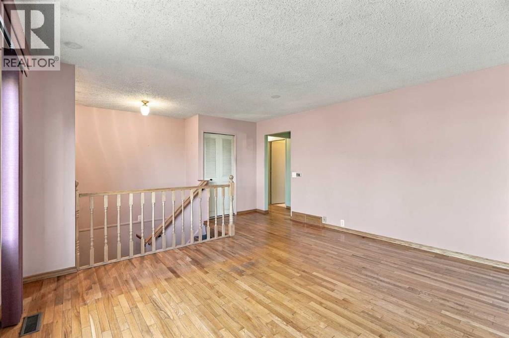 556 Lysander Drive Se Property Photo 6