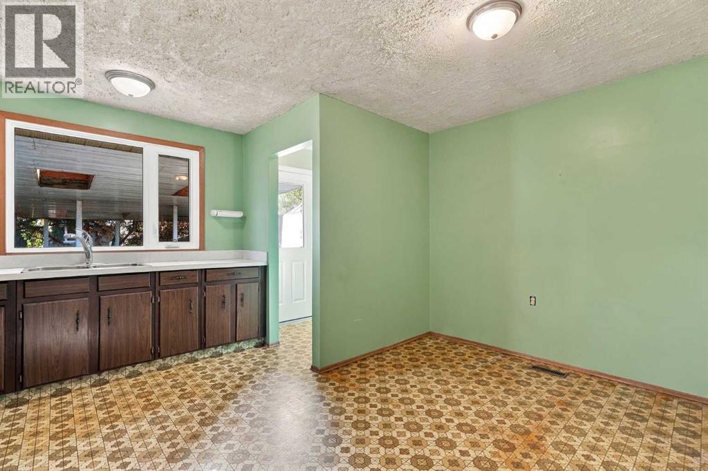 556 Lysander Drive Se Property Photo 8