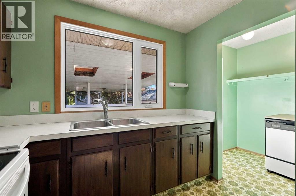 556 Lysander Drive Se Property Photo 11