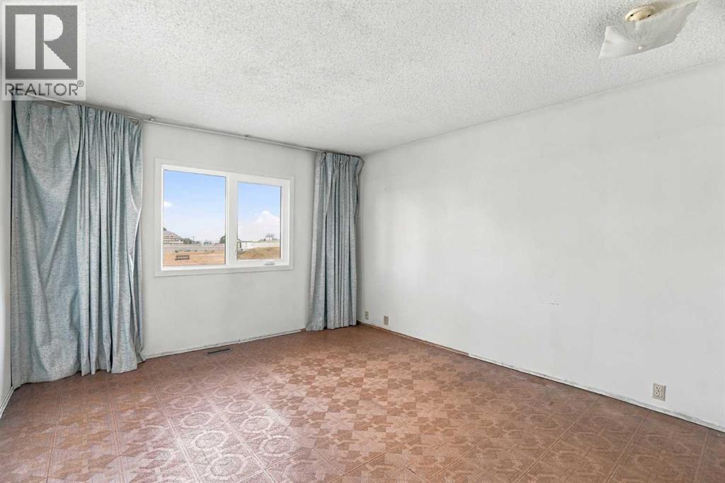 556 Lysander Drive Se Property Photo 12