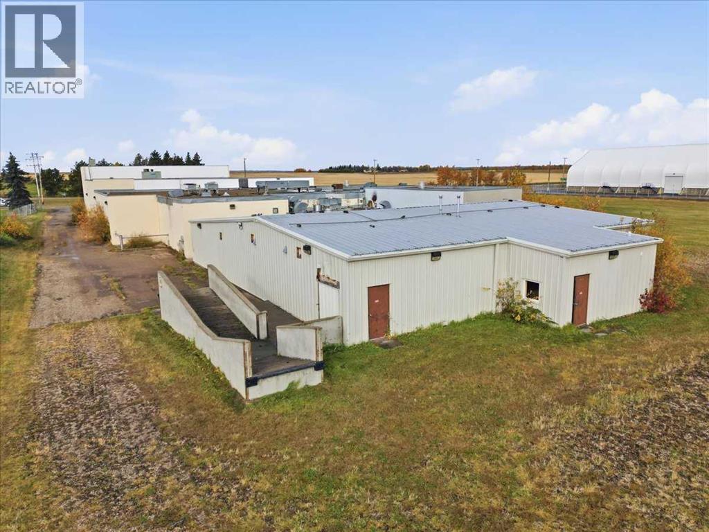 5717 50 Street Property Photo 4