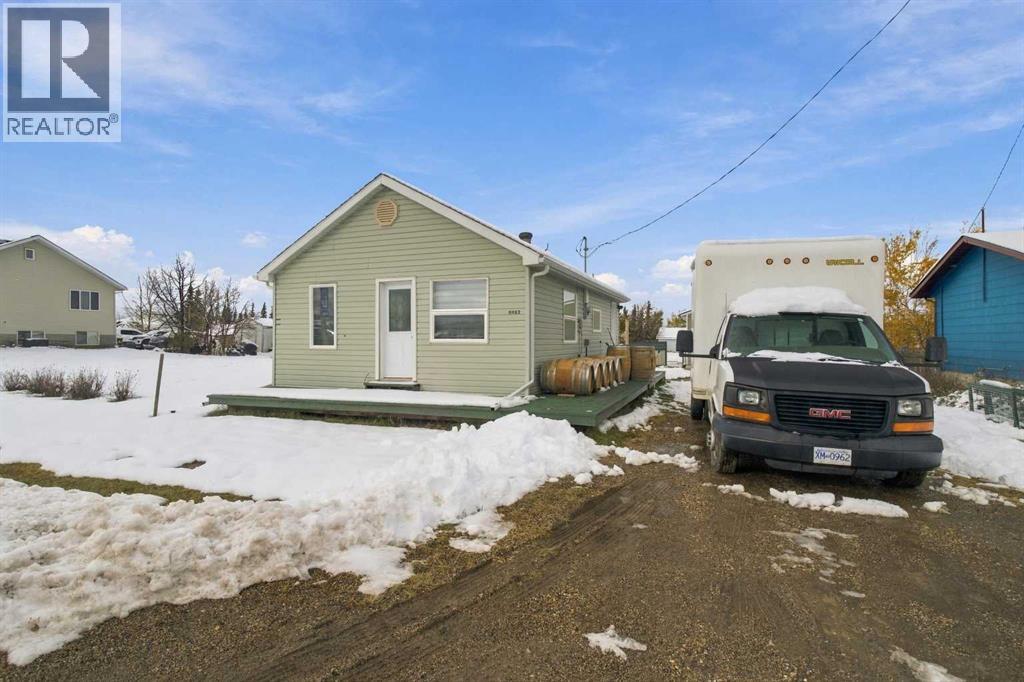 5022 50 Avenue Property Photo 1