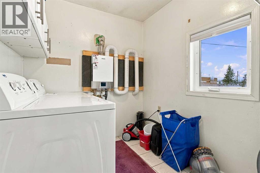 5022 50 Avenue Property Photo 9