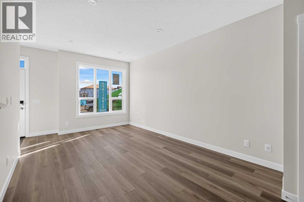 727 Lucas Boulevard Nw Property Photo 4