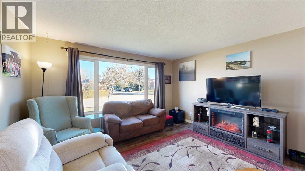 4002 58 Street Property Photo 2