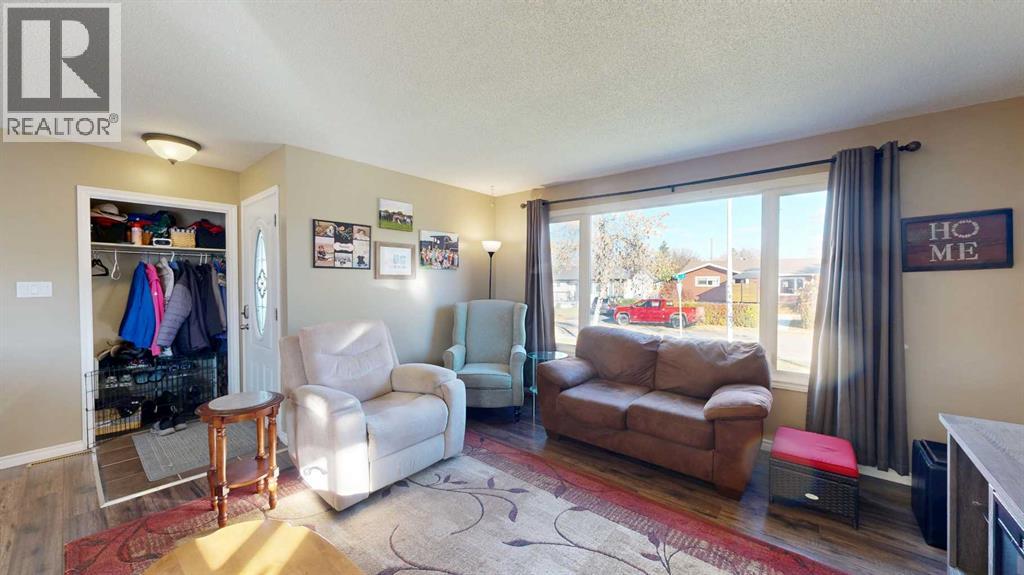4002 58 Street Property Photo 3