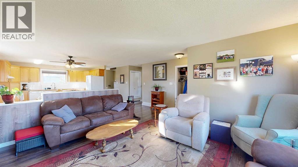 4002 58 Street Property Photo 4