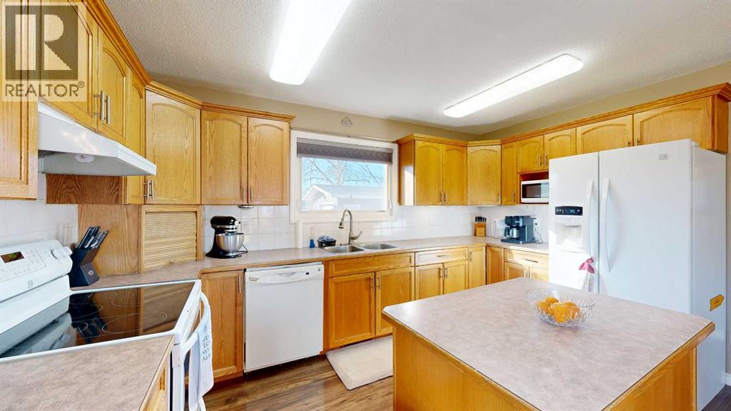 4002 58 Street Property Photo 7