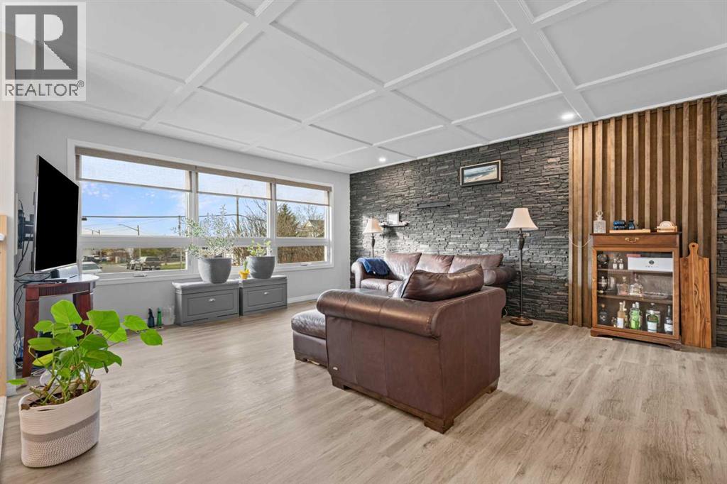 10 Mountain Street E Property Photo 10
