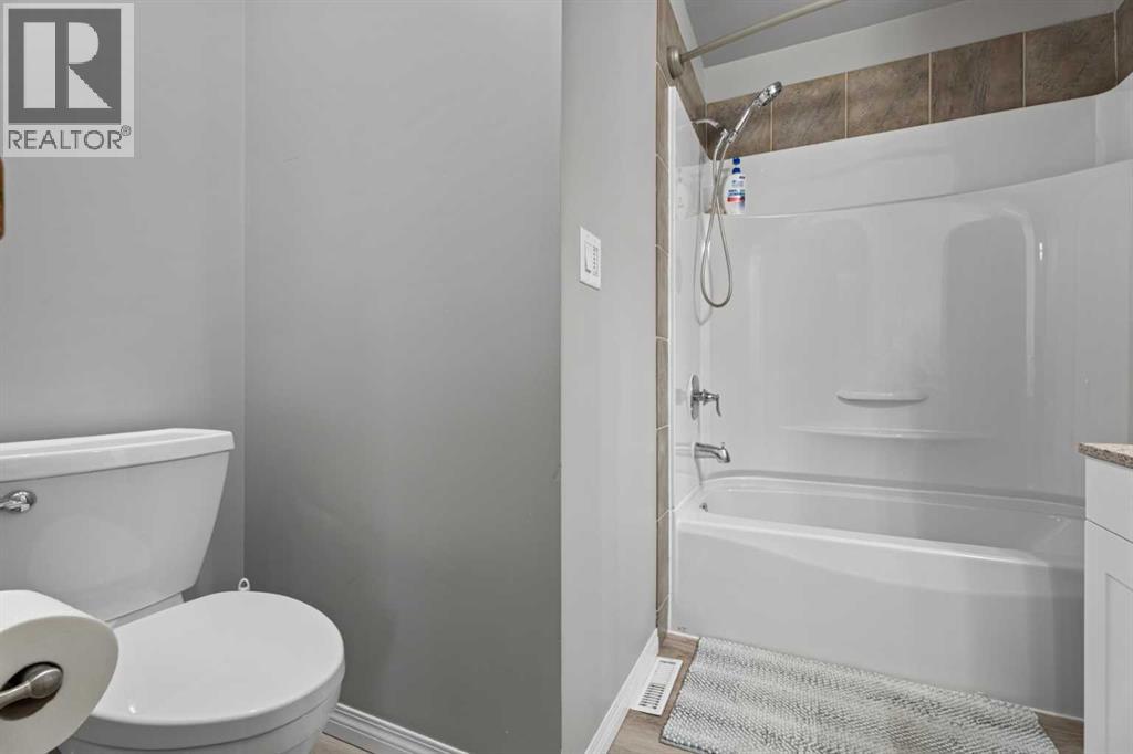 10 Mountain Street E Property Photo 18