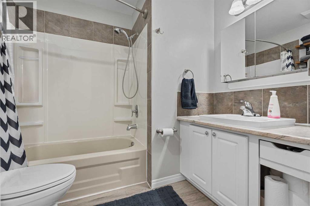 10 Mountain Street E Property Photo 22