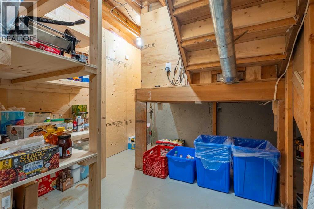 10 Mountain Street E Property Photo 36