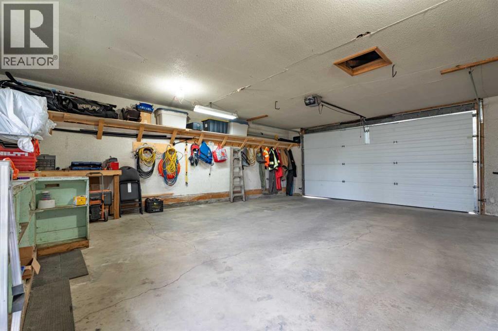 10 Mountain Street E Property Photo 44