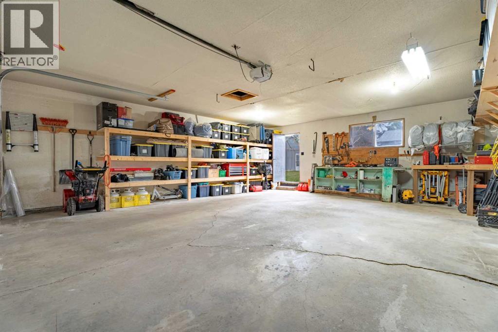 10 Mountain Street E Property Photo 45
