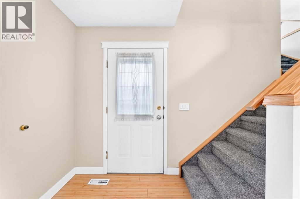 145 Martinvalley Crescent Ne Property Photo 4