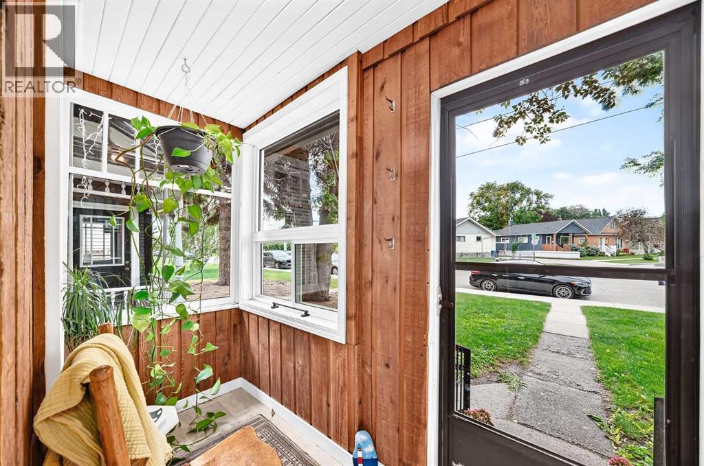 1628 15 Street Se Property Photo 2