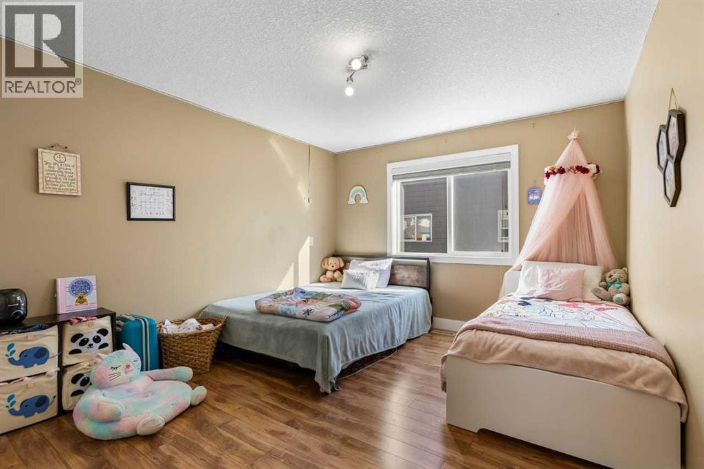 1182 Kingston Crescent Se Property Photo 20