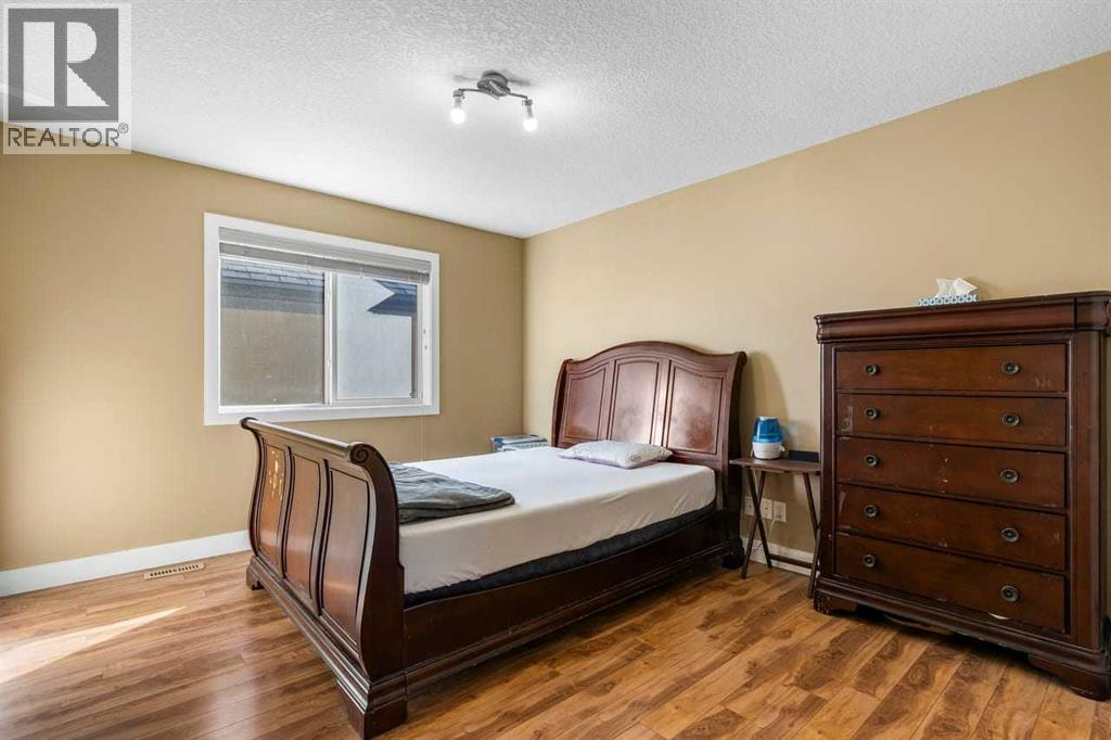 1182 Kingston Crescent Se Property Photo 22