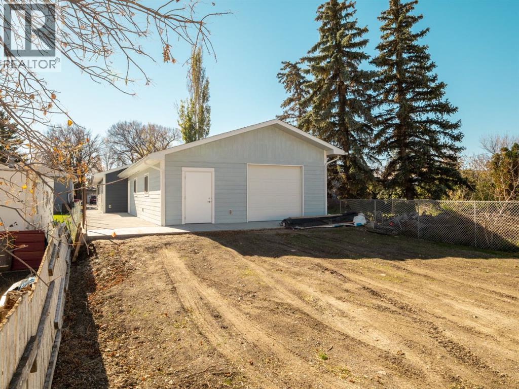2220 23 Avenue Property Photo 43
