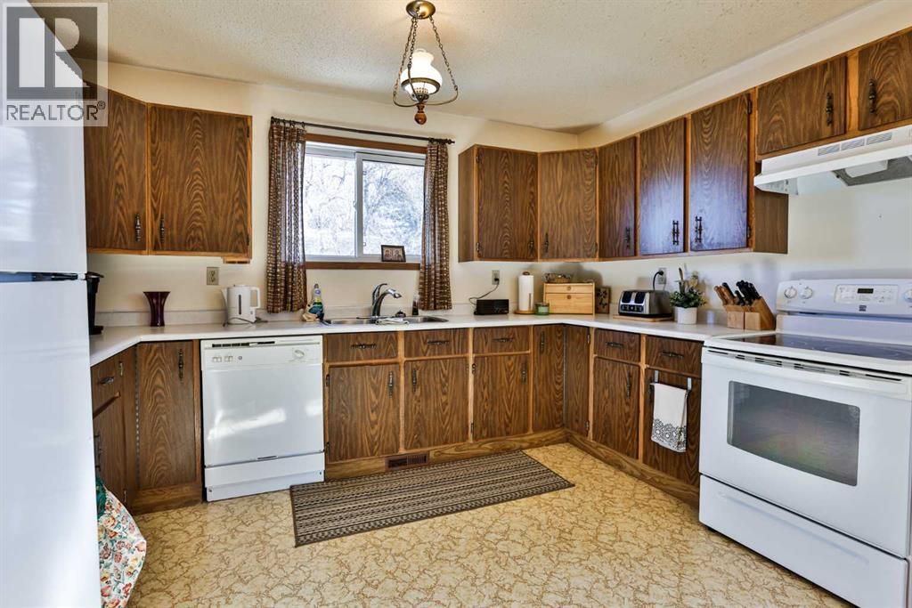 1256 10 Avenue N Property Photo 4