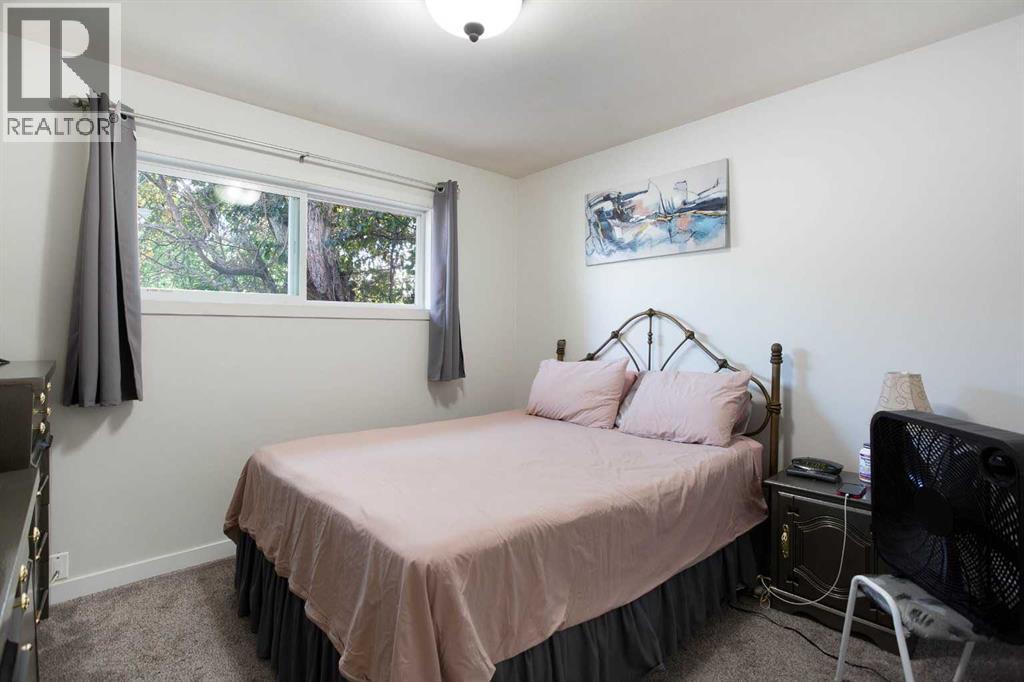 3222/3224 14 Street Nw Property Photo 9