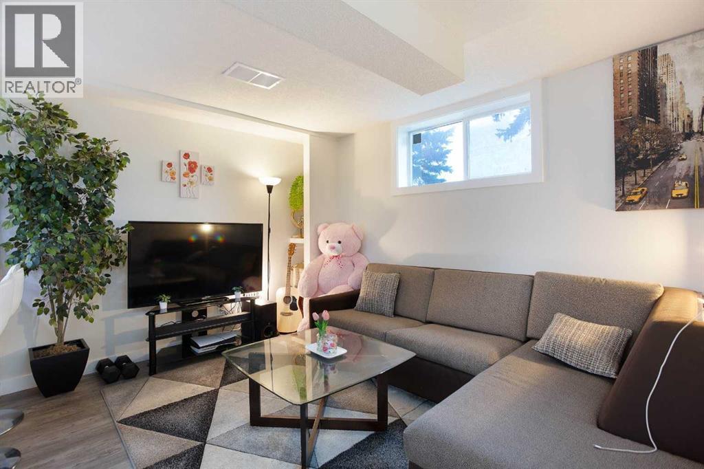 3222/3224 14 Street Nw Property Photo 12